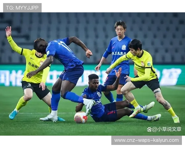 申花中场断球神速反击，三脚传递撕裂防线破门瞬间